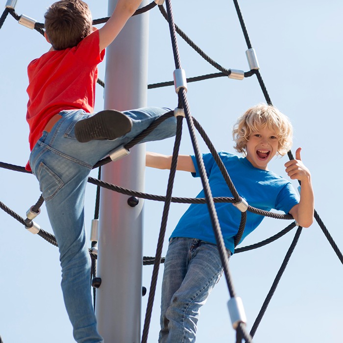 full-shot-kids-climbing-rope