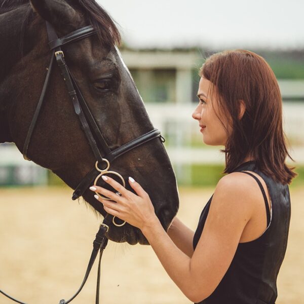 girl-rides-horse